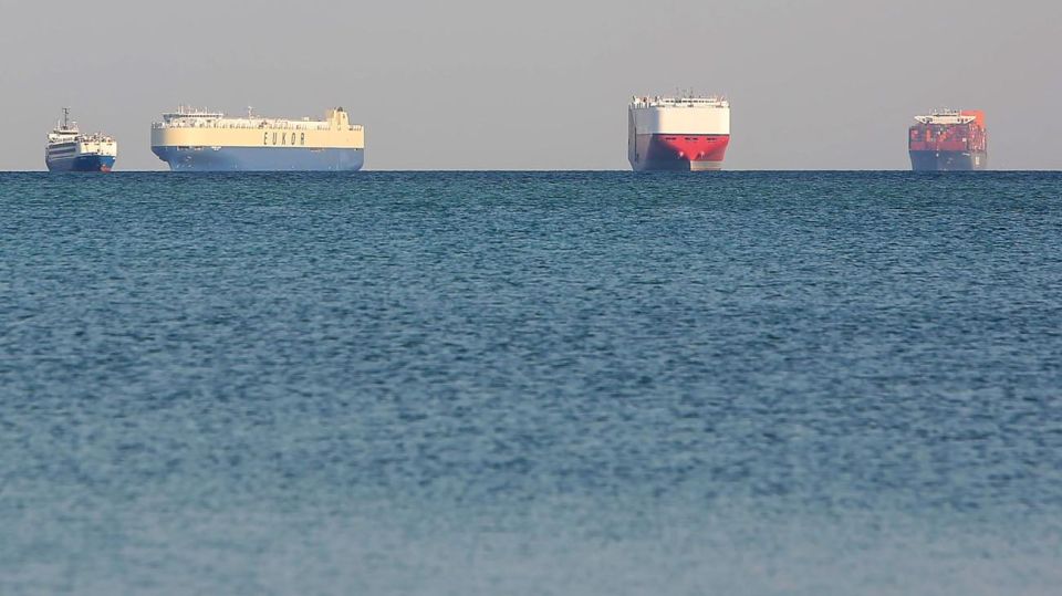 Buque encallado en el Canal de Suez 20210326