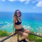 Tras revelar que está embarazada, Anita Pauls disfruta de unas vacaciones en Hawaii 