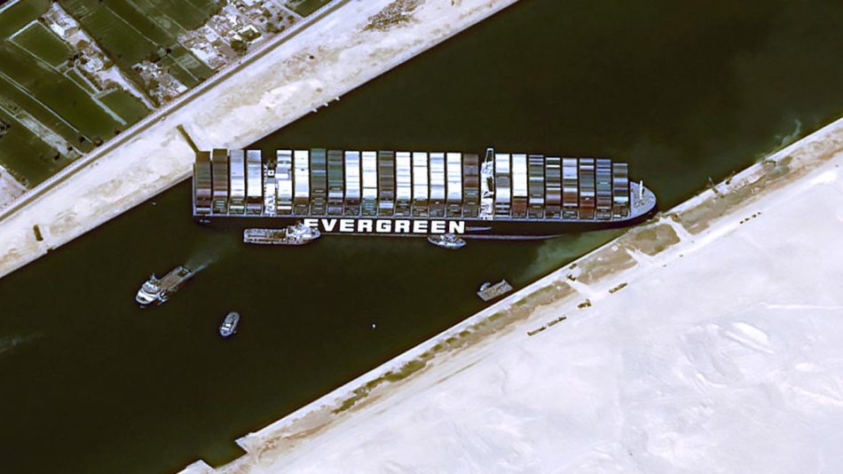 Buque encallado en el Canal de Suez 20210326