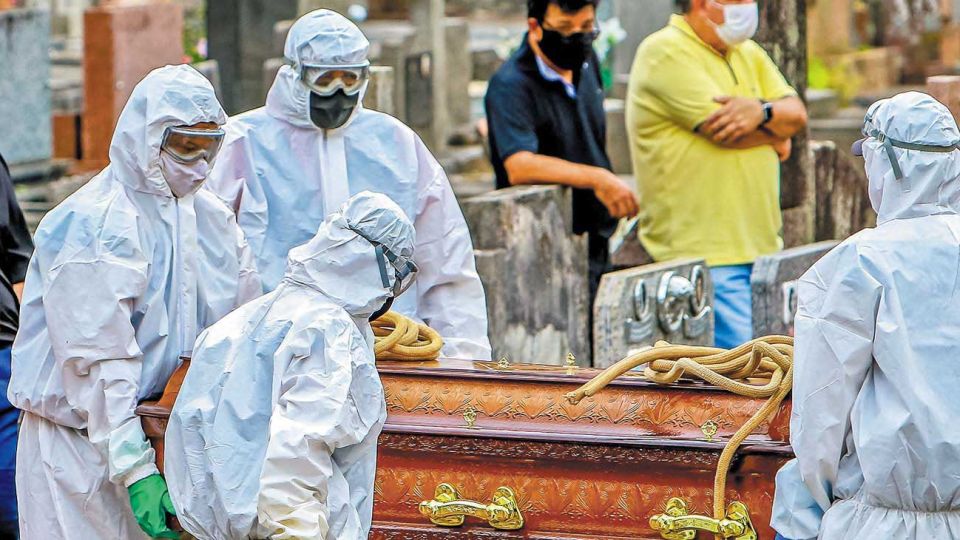 20210327_brasil_pandemia_entierro_cedoc_g