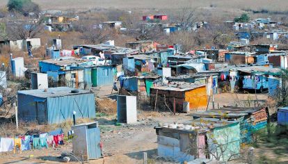 Contraste. Entre el 10 y el 15% de la población mundial vive hoy debajo de la línea de pobreza absoluta. ¿Aceptará la inmensa mayoría de los países ricos reducir sus ingresos?