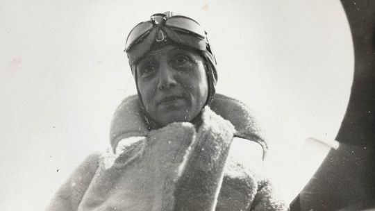 Conocé a Adrienne Bolland: la francesa que cruzó hace un siglo los Andes en avión
