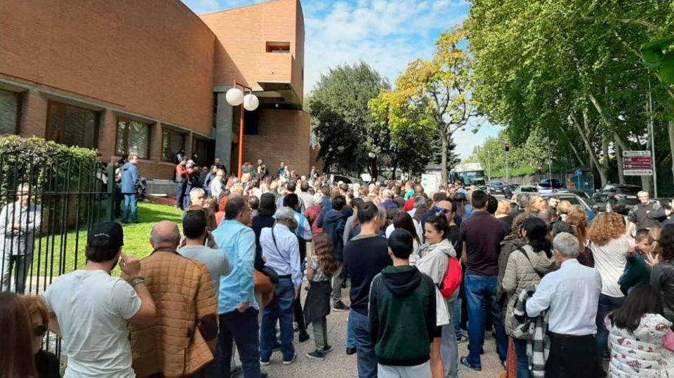 Argentinos votando en el Exterior-20210331