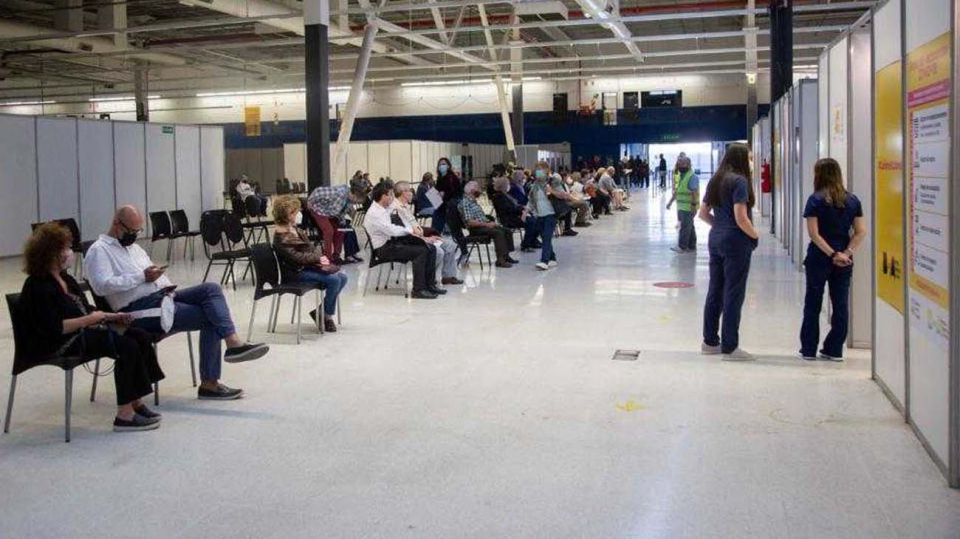 La Ciudad comenzó a vacunar a los mayores de 75 años contra el coronavirus 20210331