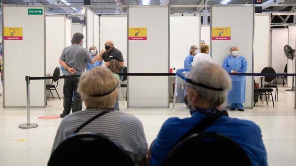 La Ciudad comenzó a vacunar a los mayores de 75 años contra el coronavirus 20210331