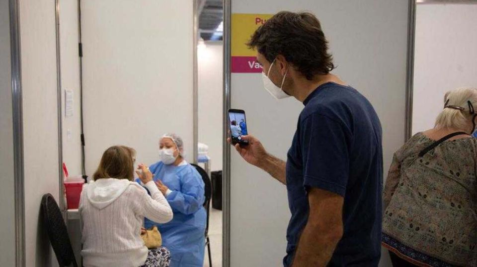 La Ciudad comenzó a vacunar a los mayores de 75 años contra el coronavirus 20210331