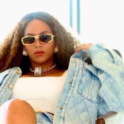 Beyoncé se adelanta al verano con el atuendo perfecto de jean 