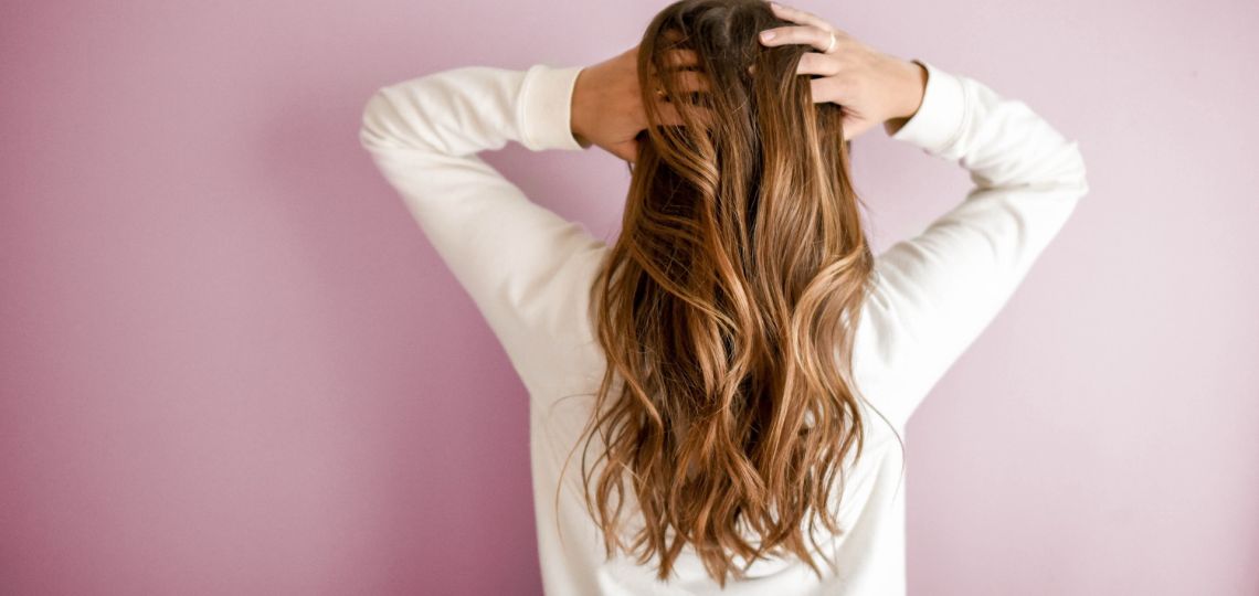 10 consejos y tips para recuperar el pelo dañado post vacaciones