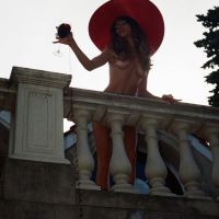 Brenda Asnicar sorprendió con una producción de fotos al desnudo