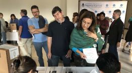 Argentinos votando en el Exterior-20210331
