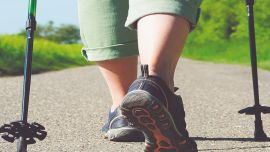 La marcha nórdica es un deporte completo, sin impacto y con poco riesgo de lesiones.