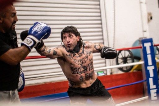 Diego Garijo tiene 41 años, luchó en MMA, hace boxeo sin guantes, y es drag queen. En el ring lo llaman Two Guns; como drag, Lola Pistola.