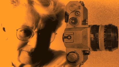 La muestra “Las metamorfosis. Travestis y transformistas en San Pablo en los años 70” rescata la obra de la artista brasileña Madalena Schwartz, un caso excepcional dentro de la fotografía latinoamericana.