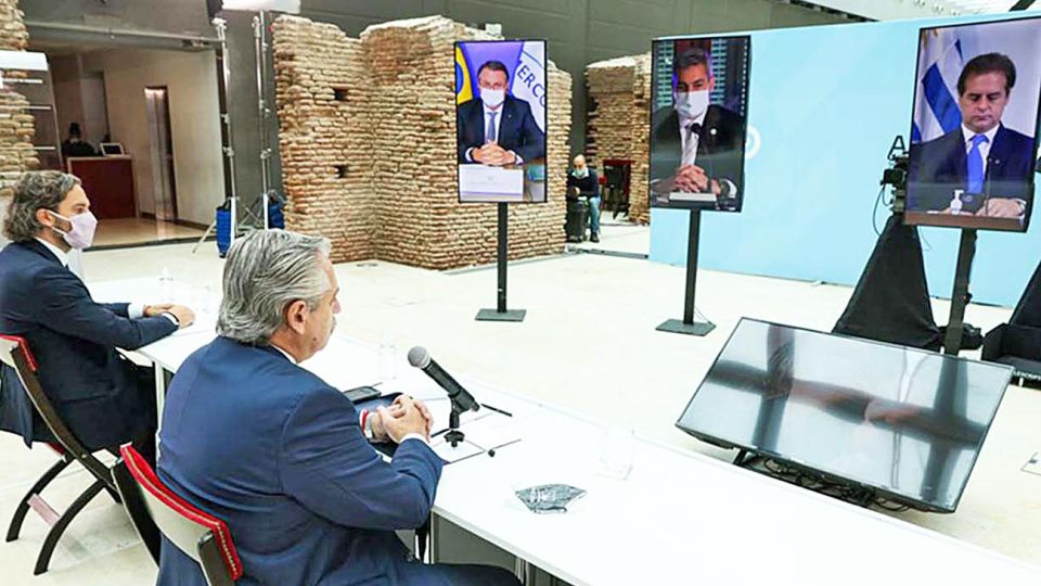 20210404_alberto_fernandez__lacalle_pou_cedoc_g