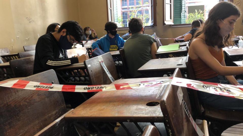 Alumnos del Colegio Nacional en las aulas