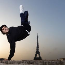 El bailarín callejero francés B-Boy Mounir es fotografiado en París. | Foto:Joël Saget / AFP
