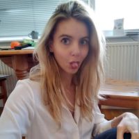 Amii Lowndes murió a los 29 años: la actriz de Skins y Dr. Who fue encontrada sin vida en un patio
