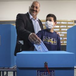 Abbas, el dentista que se convirtió en hacedor de reyes.  | Foto:DPA
