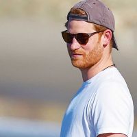 LEJOS DE BUCKINGHAM, HARRY DISFRUTA SU VIDA NORMAL