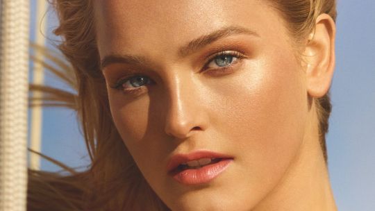 ¿Cómo lograr un brillo natural con maquillaje?