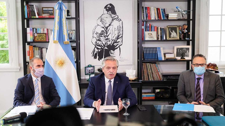 El presidente Alberto Fernandez junto a los ministros Matias Kulfas y Martín Guzmán