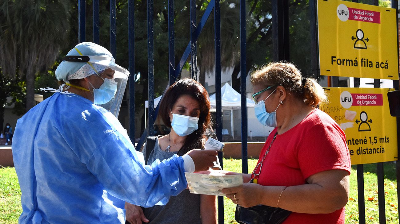 Segunda ola de coronavirus. Los ciudadanos asisten a los testeos e hisopados.