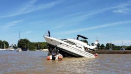 Vale recordar que el accidente tuvo lugar el pasado 14 de marzo, cuando un yate que circulaba a alta velocidad y de noche, se estrelló contra una escollera.