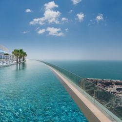 Addres Beach resort en Dubai y su pileta infinita más alta del mundo.