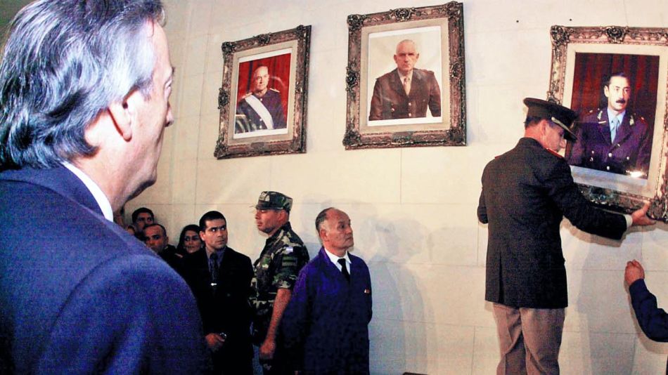 20210411_nestor_kirchner_dictadura_militar_cuadros_cedoc_g