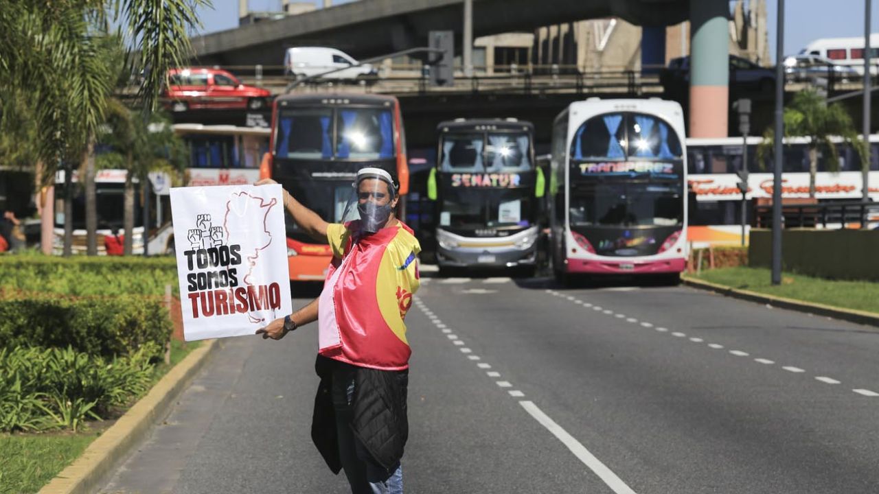 Transportistas al borde la quiebra: 36 horas de protesta en la 9 de Julio |  Reperfilar