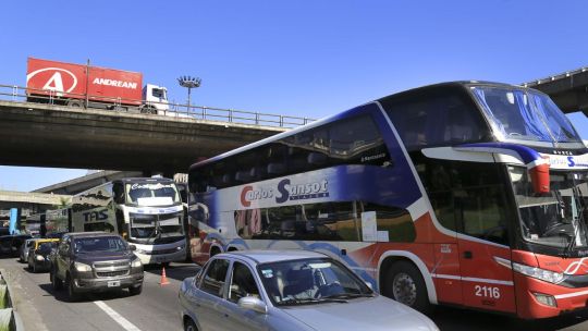 corte de micros de turismo en la 9 de juilo