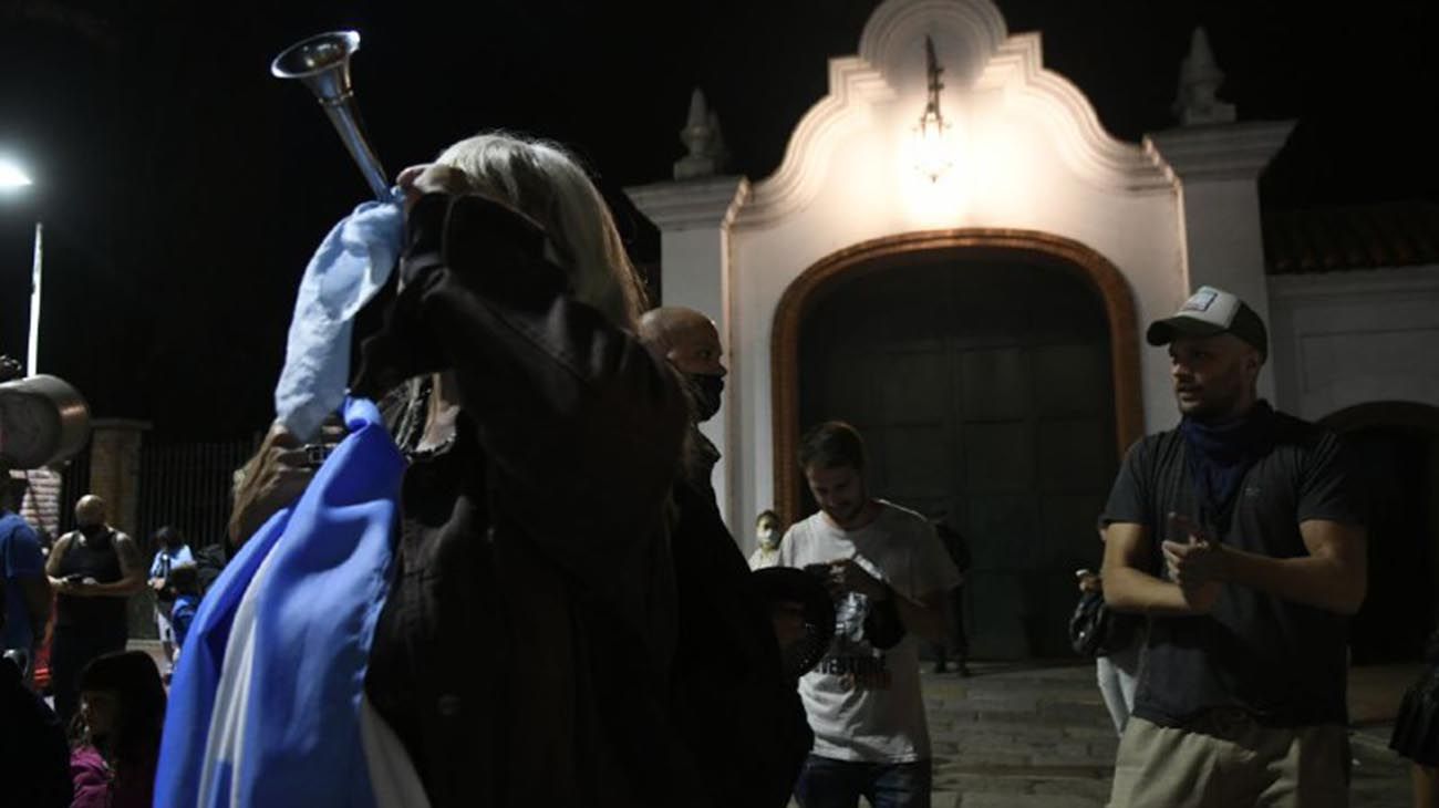 Cacerolazo en Olivos