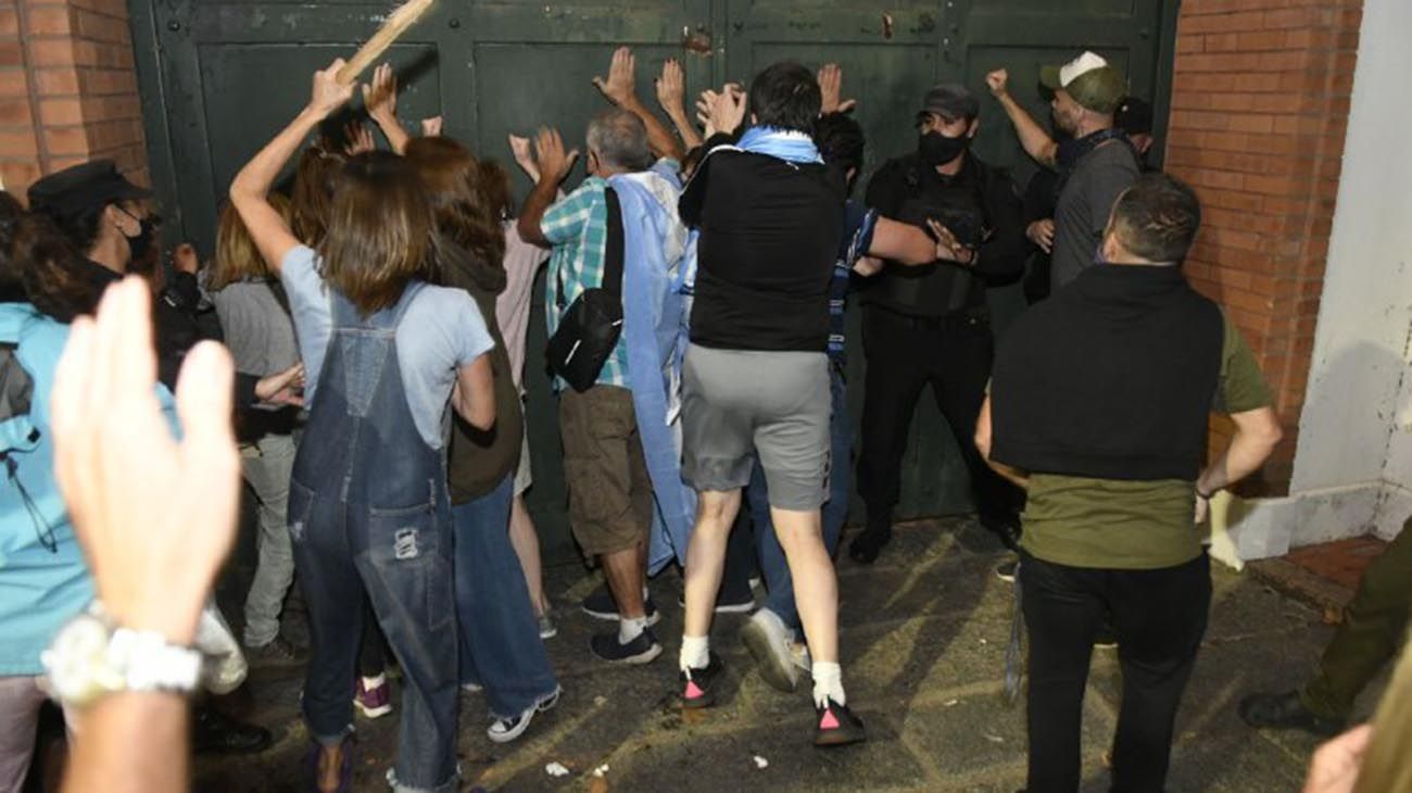 Cacerolazo en Olivos