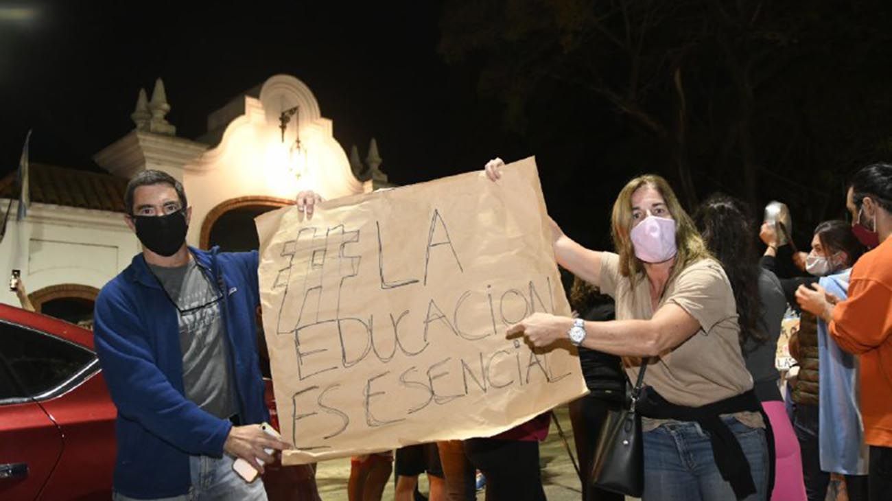 Cacerolazo en Olivos