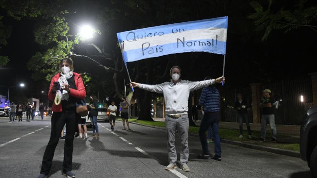 Cacerolazo en Olivos