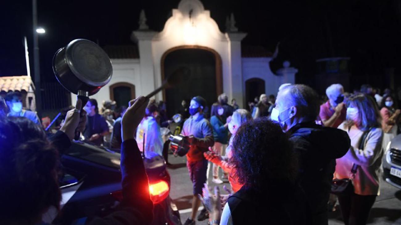 Cacerolazo en Olivos