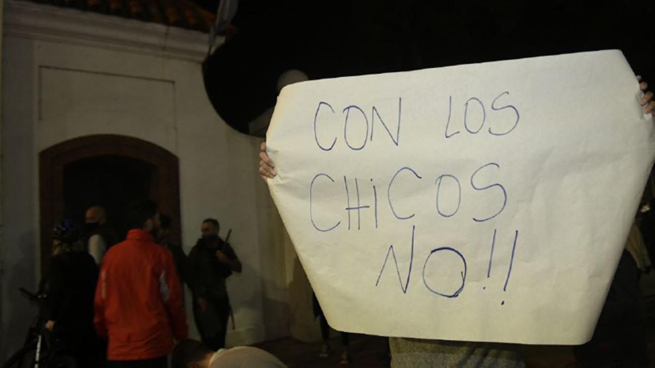 Cacerolazo en Olivos