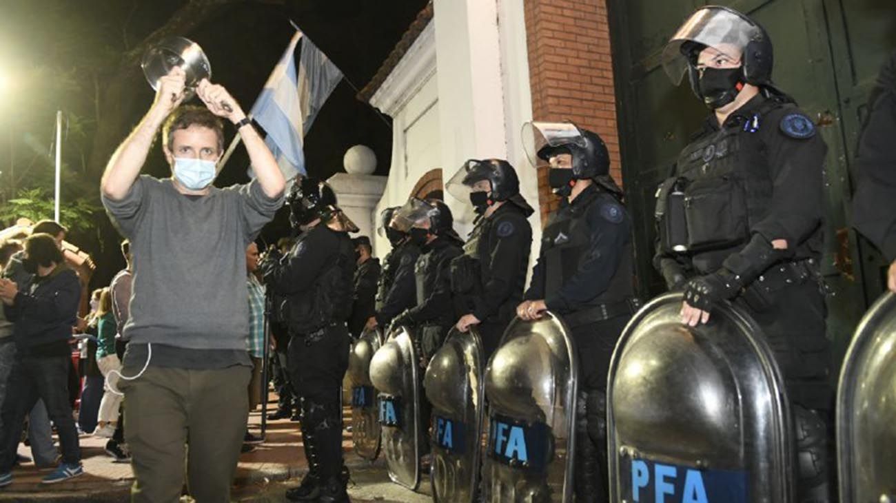 Cacerolazo en Olivos