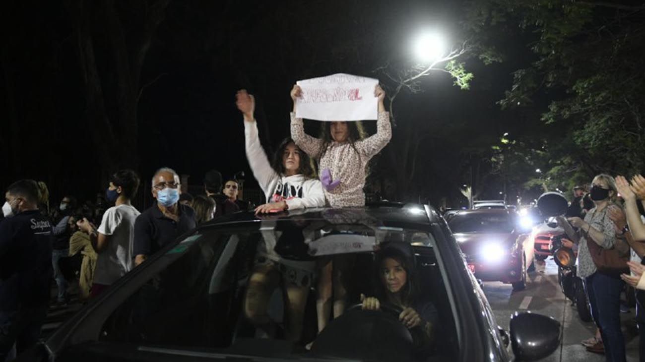 Cacerolazo en Olivos