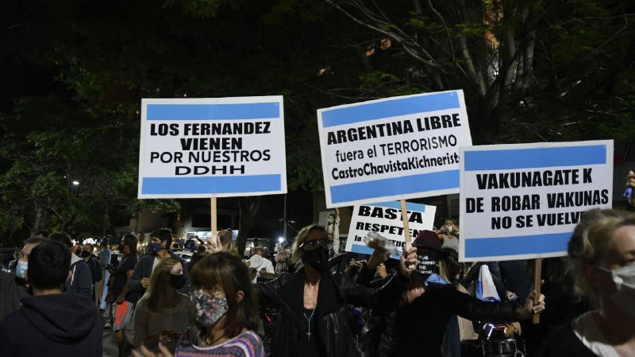 Cacerolazo en Olivos