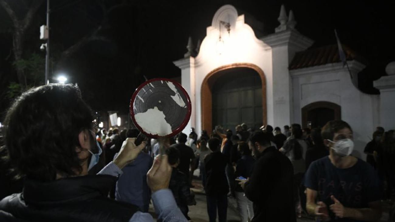 Cacerolazo en Olivos