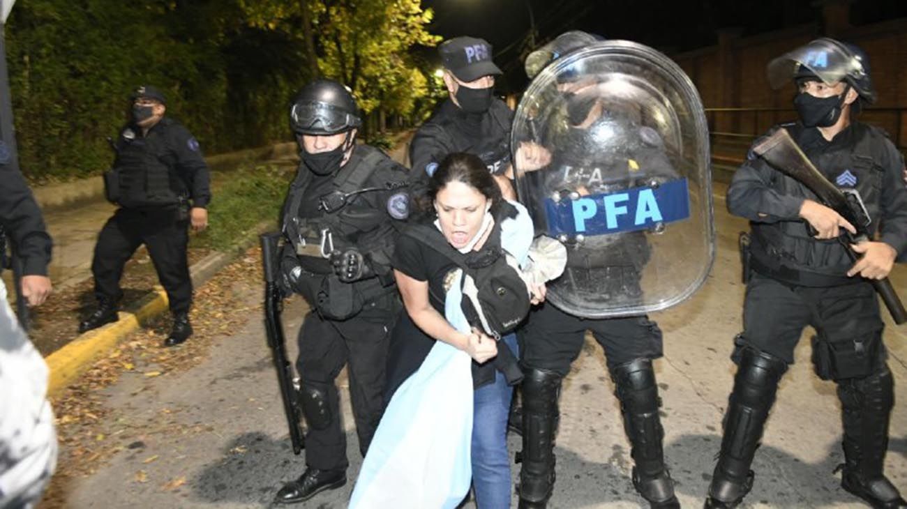 Cacerolazo en Olivos