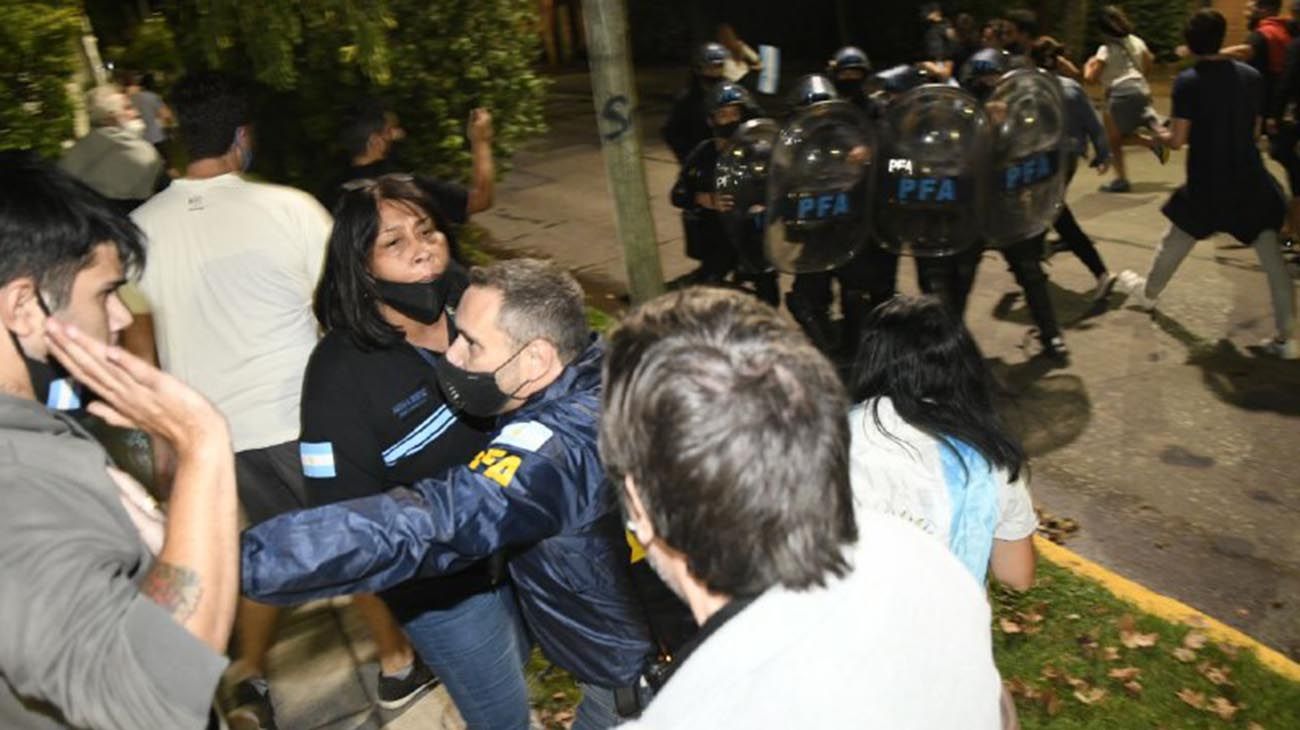 Cacerolazo en Olivos