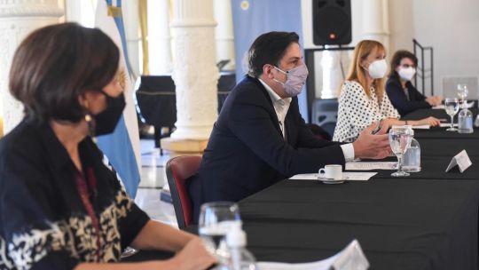 Reunión Min Educación, Salud, expertos y pediatras por presencialidad escolar.