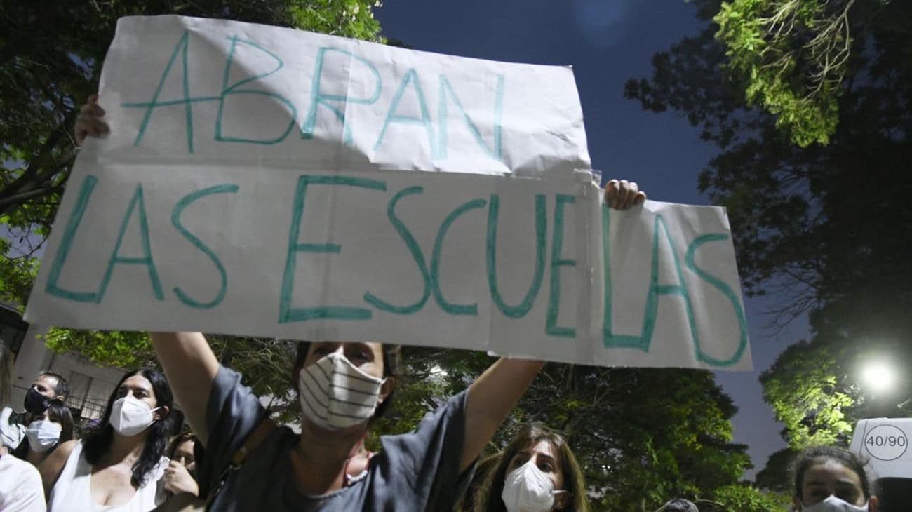 Otro cacerolazo frente a la Residencia de Olivos, por las restricciones impuestas frente a coronavirus.