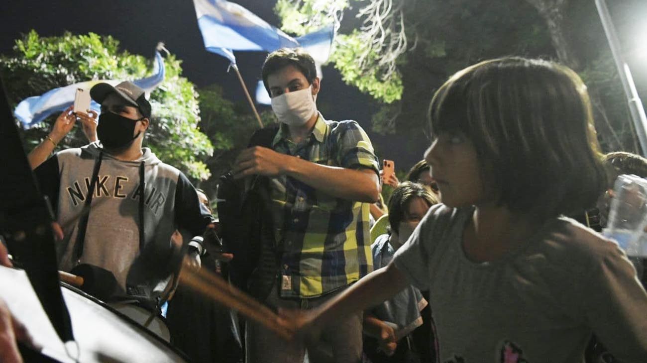 cacerolazo de nuevo frente a la quinta de Olivos