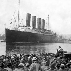 El Titanic contaba con botes salvavidas para unas 1.200 personas, pero había casi 2.224 a bordo.