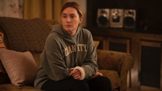 Kate Winslet y su notable interpretación de Mare, una detective rodeada de conflictos.