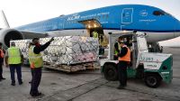 La aerolínea holandesa KLM se encargó de traer a la Argentina las vacunas de AstraZeneca del programa Covax.