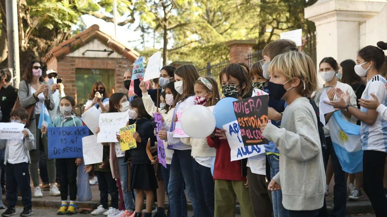 clases presenciales protesta olivos 